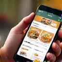 Smartphone affichant une application de commande repas